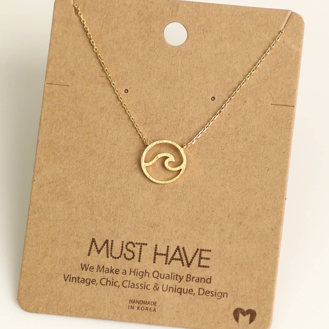 Wave Cutout Coin Pendant Necklace In Gold
